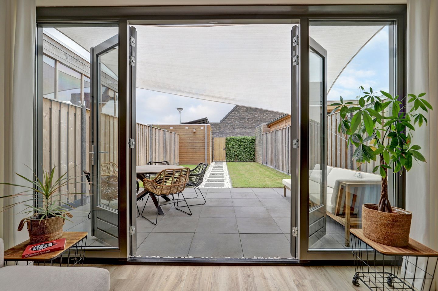 Photo 4 of Baronesstraat 25