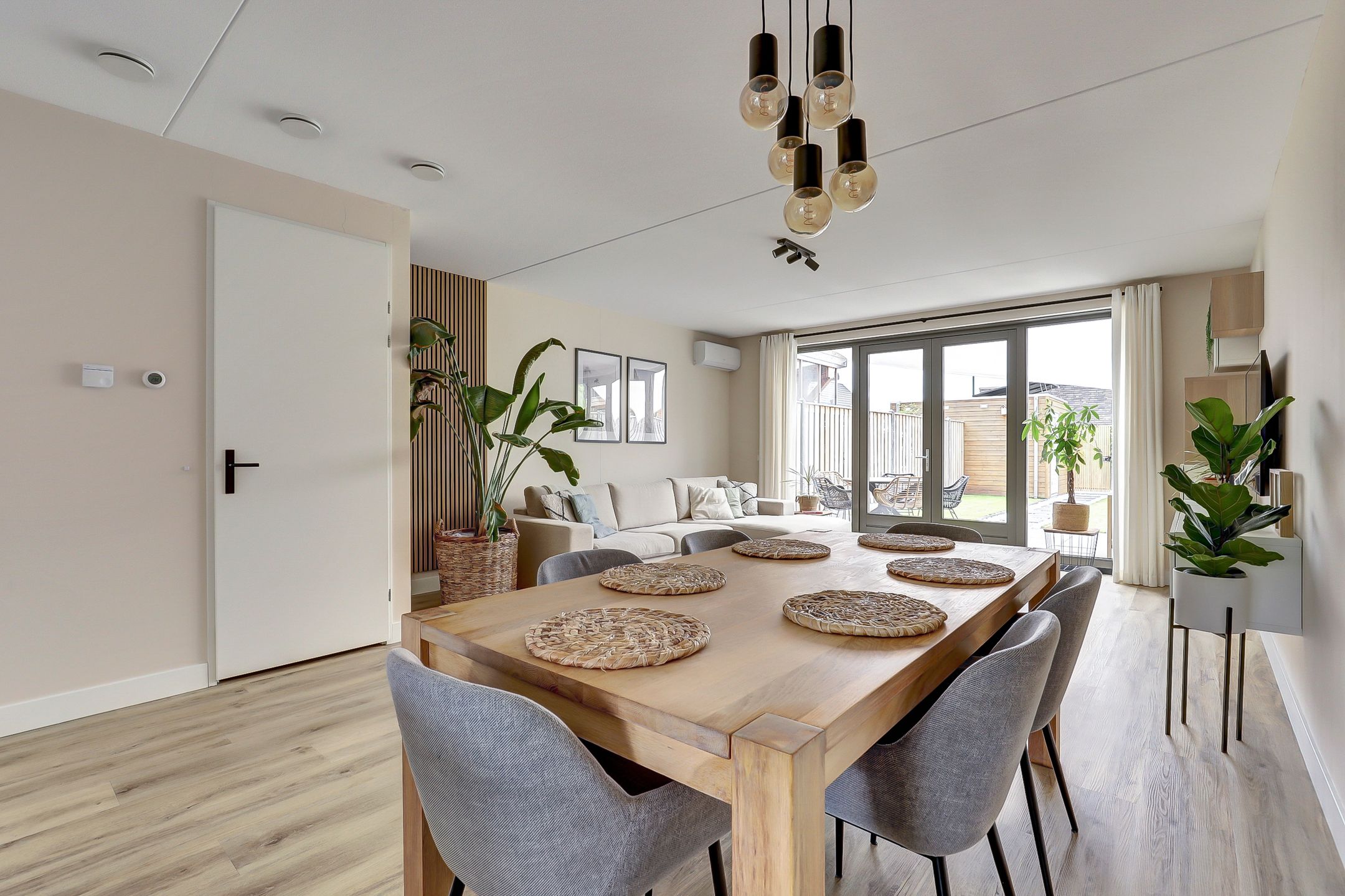 Photo 6 of Baronesstraat 25
