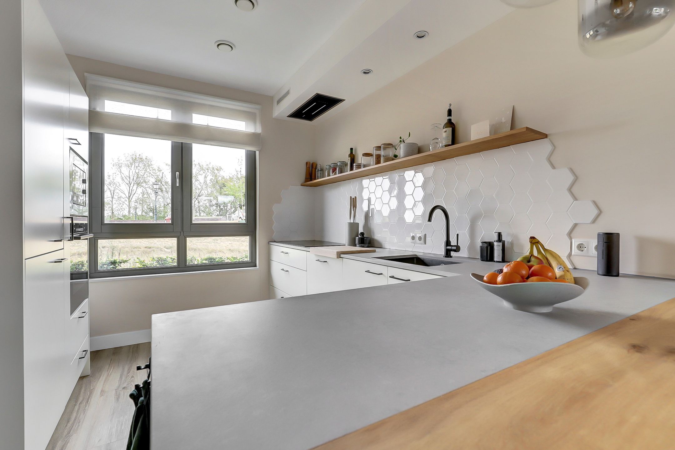 Photo 9 of Baronesstraat 25