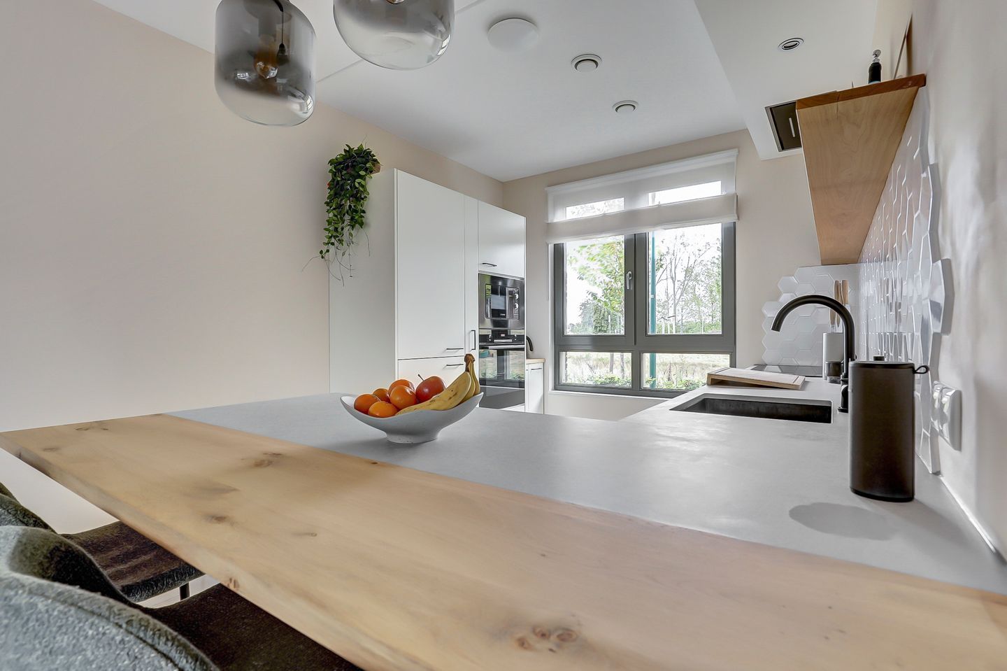 Photo 10 of Baronesstraat 25