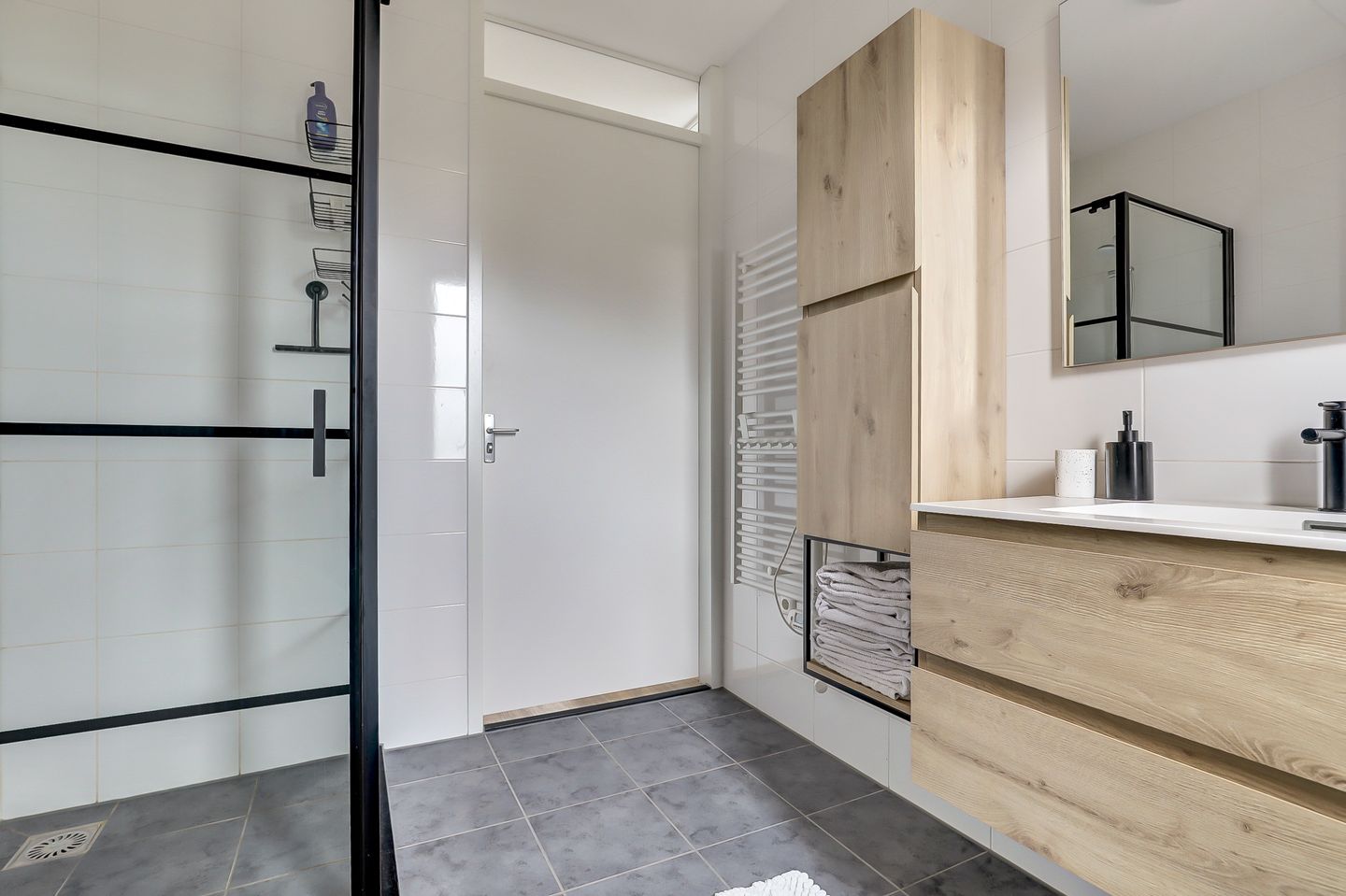 Photo 20 of Baronesstraat 25