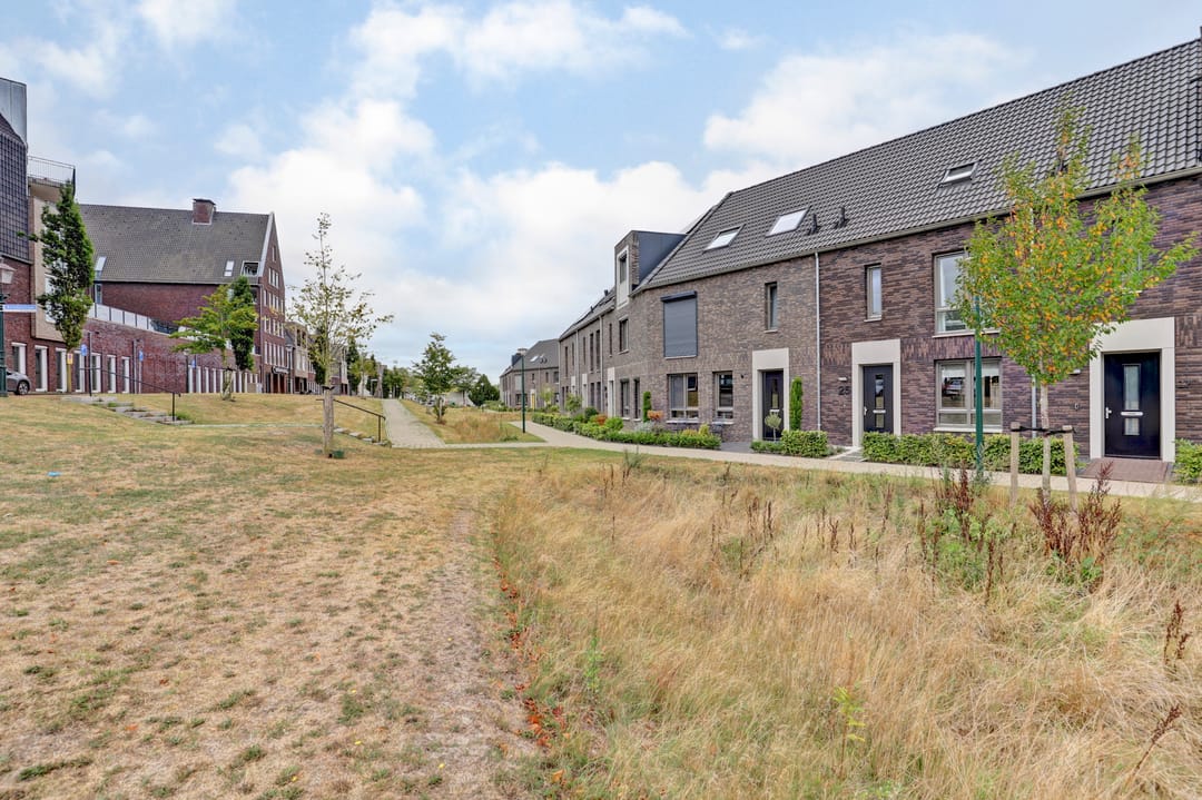 Photo 32 of Baronesstraat 25