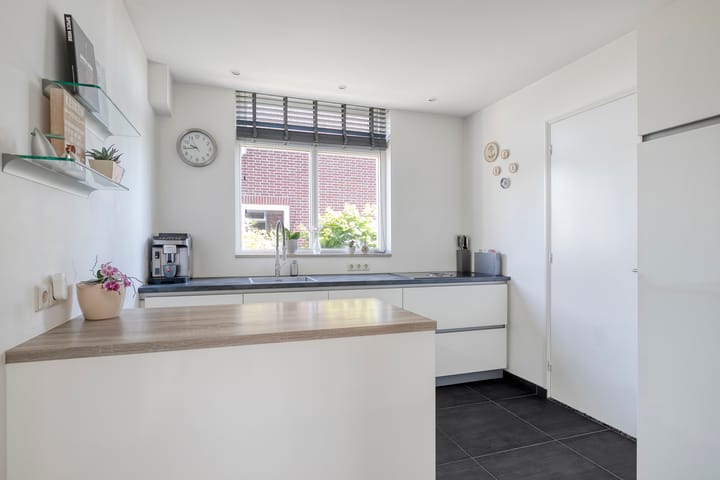 Foto 5 van Burgemeester Ponjéestraat 12