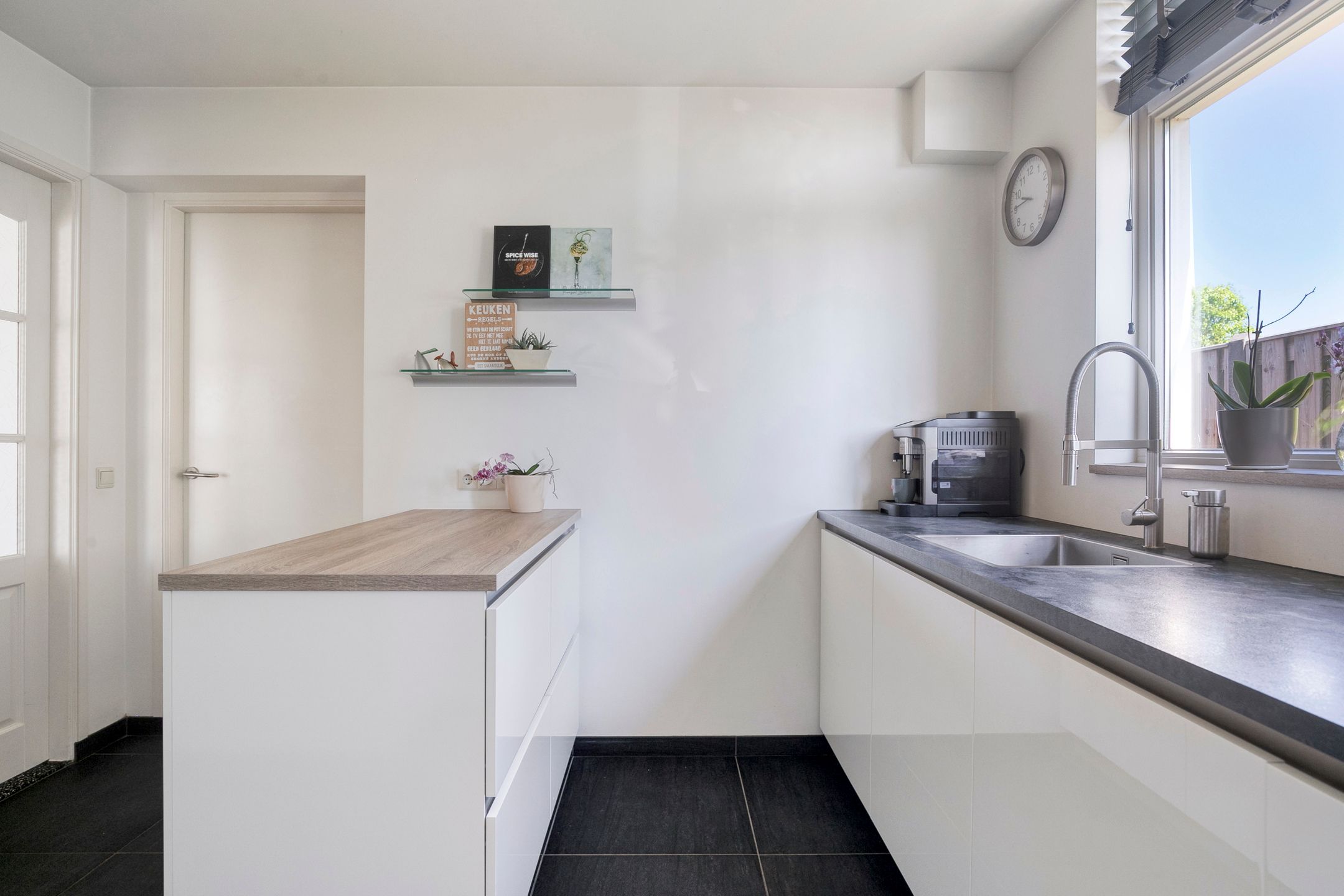 Foto 6 van Burgemeester Ponjéestraat 12