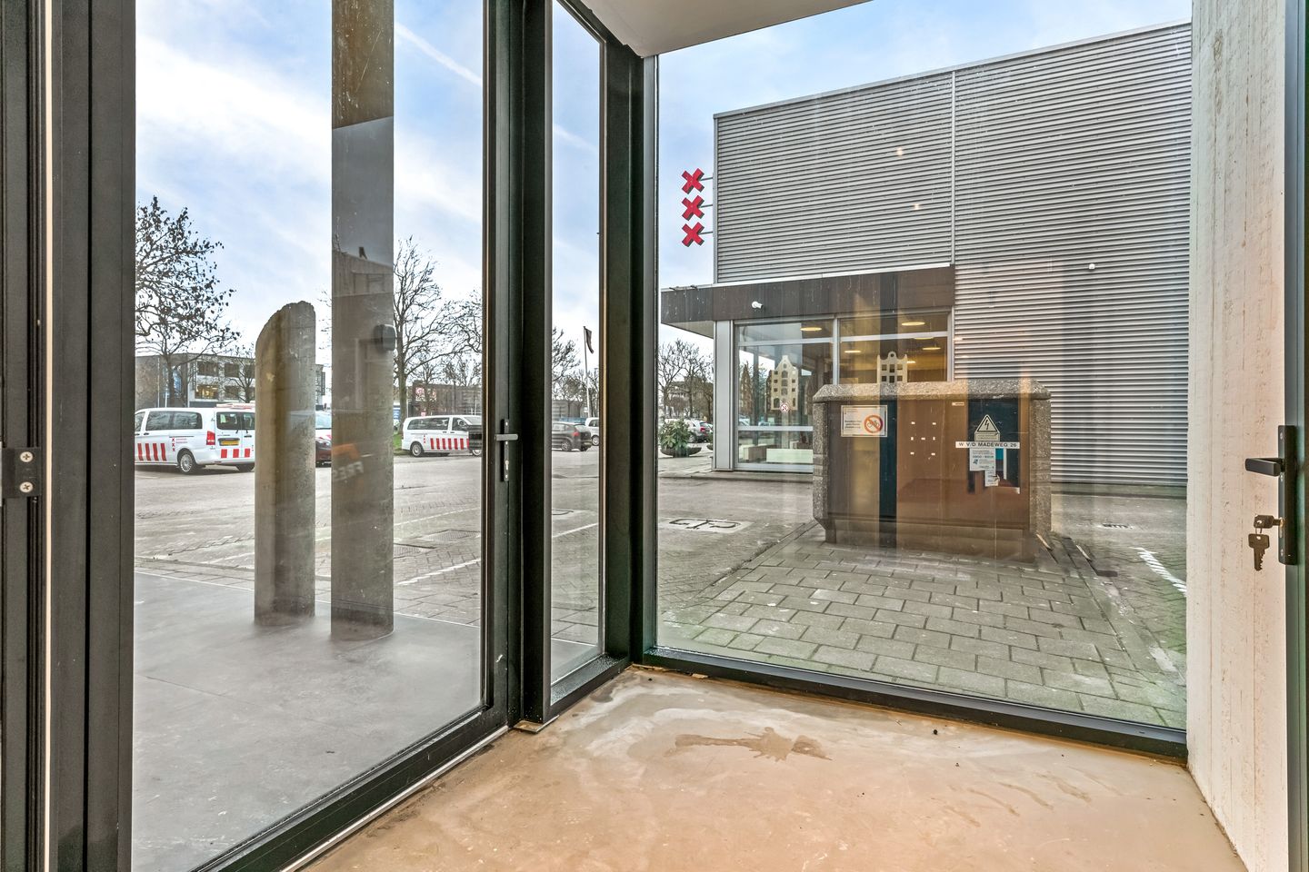 View photo 2 of Van der Madeweg 20