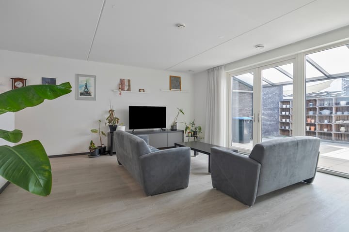 Foto 6 van De Veilingmeester 13