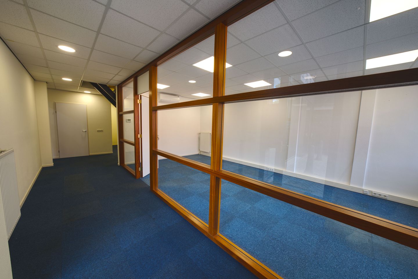 Bekijk foto 3 van Esp 226