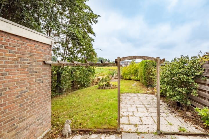 Photo 24 of Ambachtsheerelaan 11