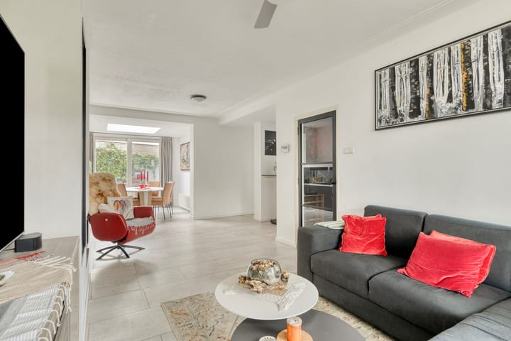 Foto 2 van Burgemeester Van Altenastraat 6