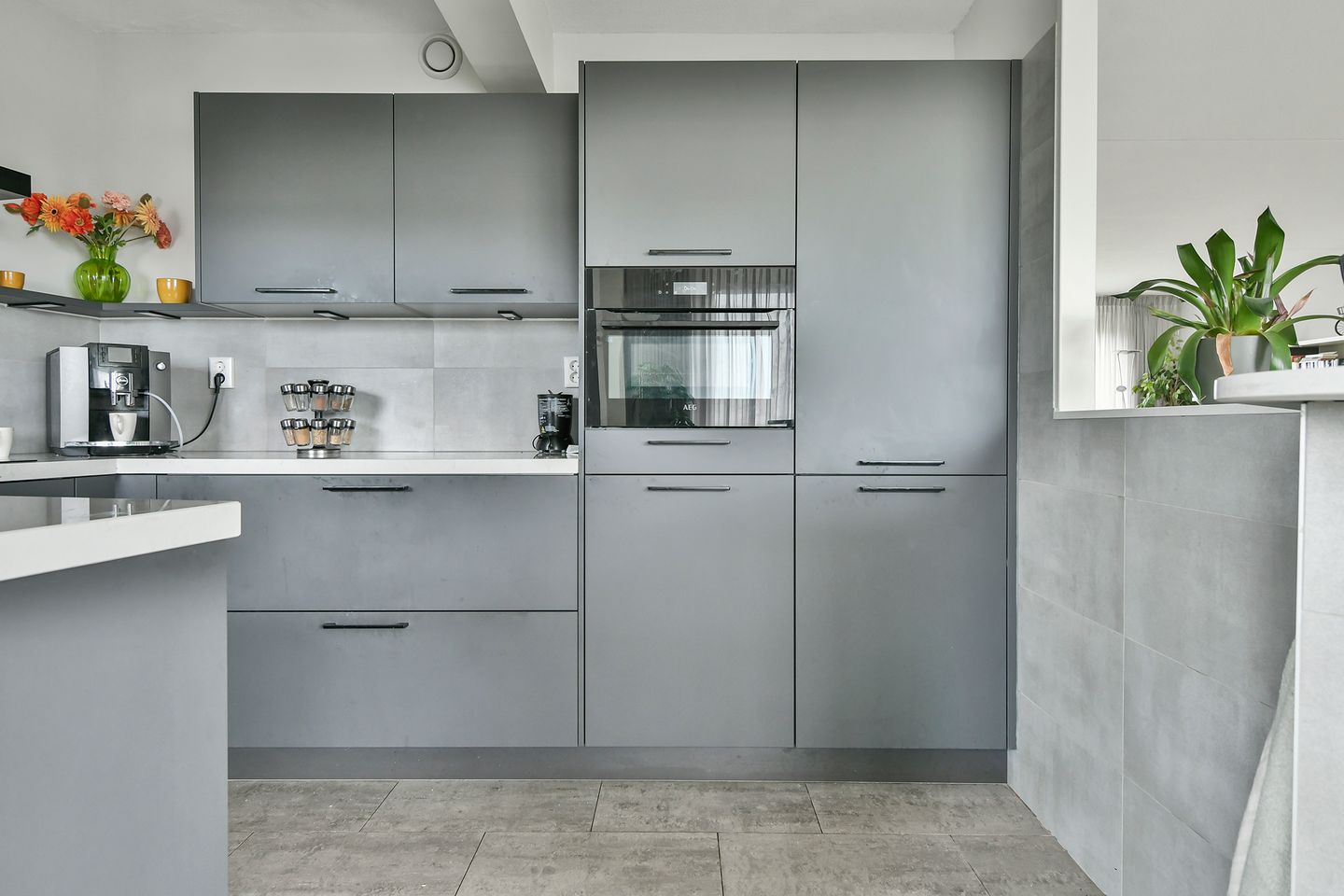 Photo 20 of Femina Mullerstraat 283