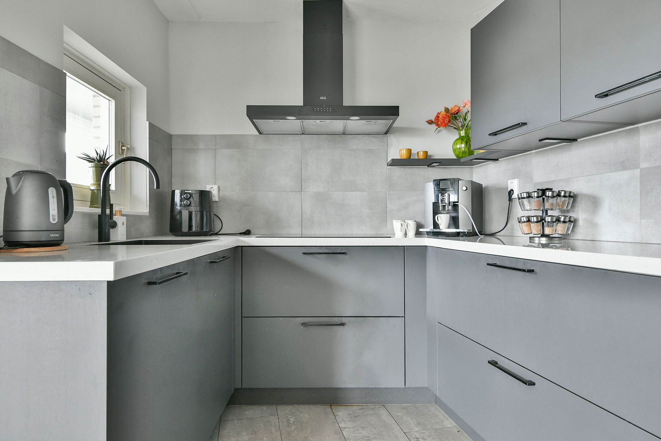 Photo 21 of Femina Mullerstraat 283