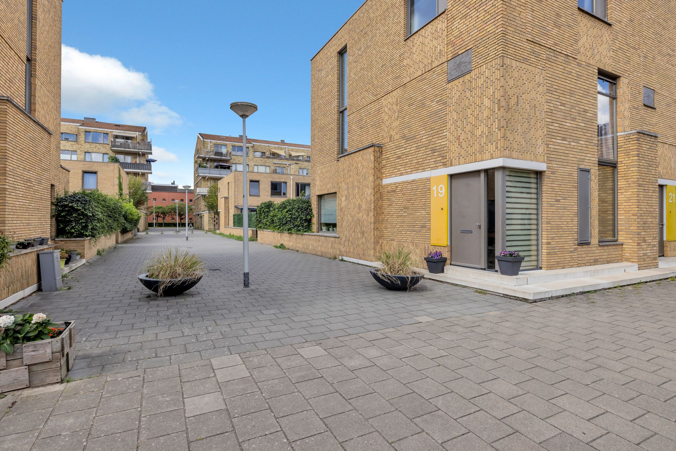 Bart van der Leckplantsoen, 19, Amsterdam, 1061VL, Noord-Holland, Nederland 19 