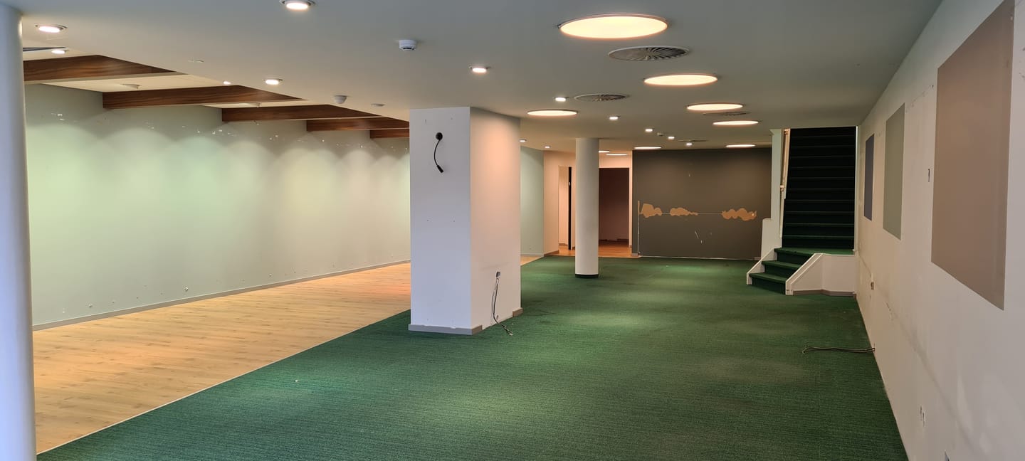 View photo 2 of Promenade 129