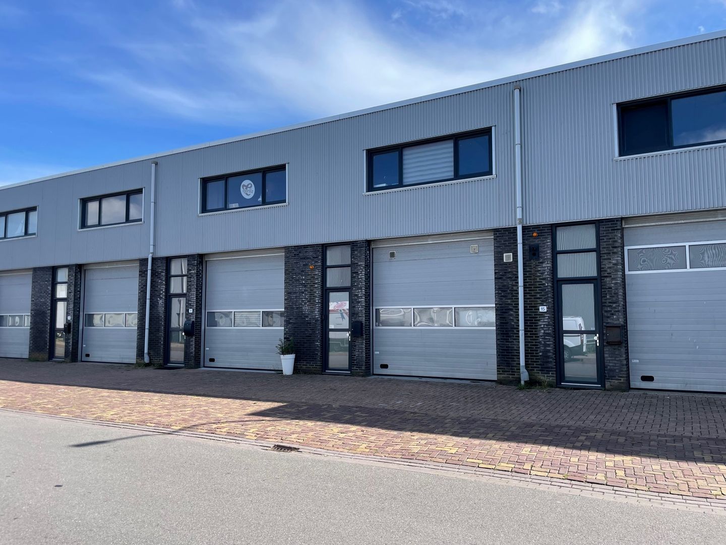 Bekijk foto 2 van Vlaardingenstraat 13