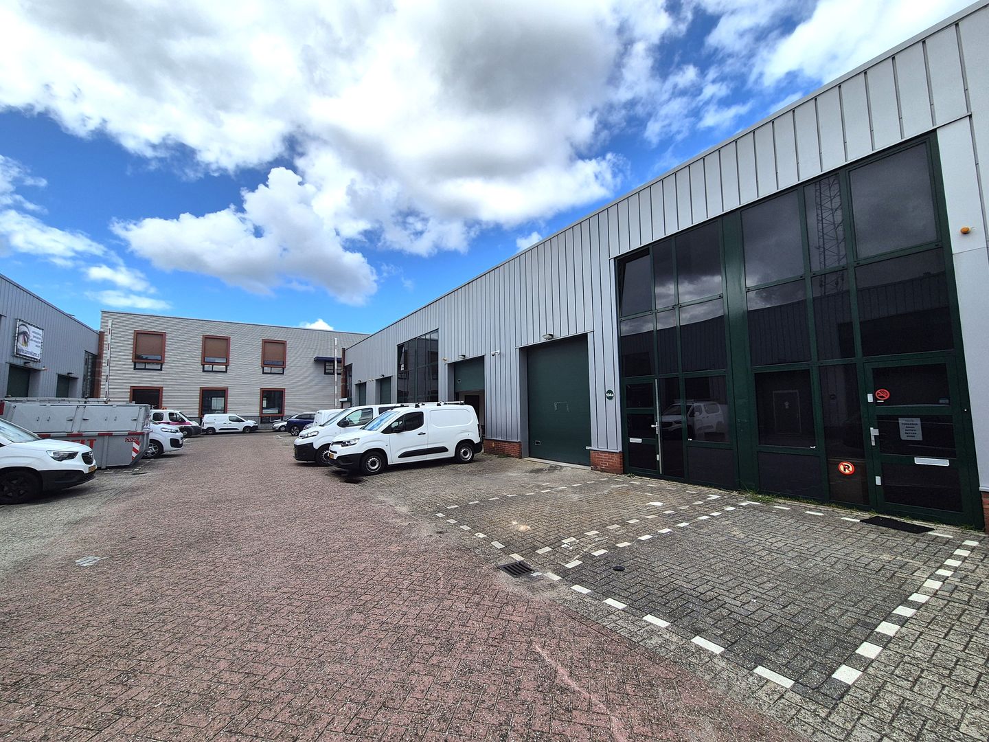 View photo 2 of Zilverstraat 104-A