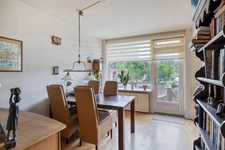 Foto 9 van Albardastraat 142