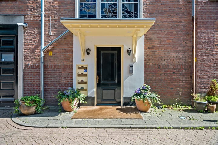 Photo 7 of Frederikstraat 19-C