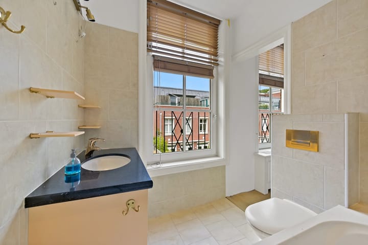 Photo 34 of Frederikstraat 19-C