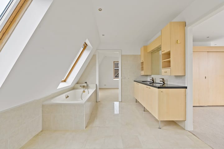 Photo 44 of Frederikstraat 19-C