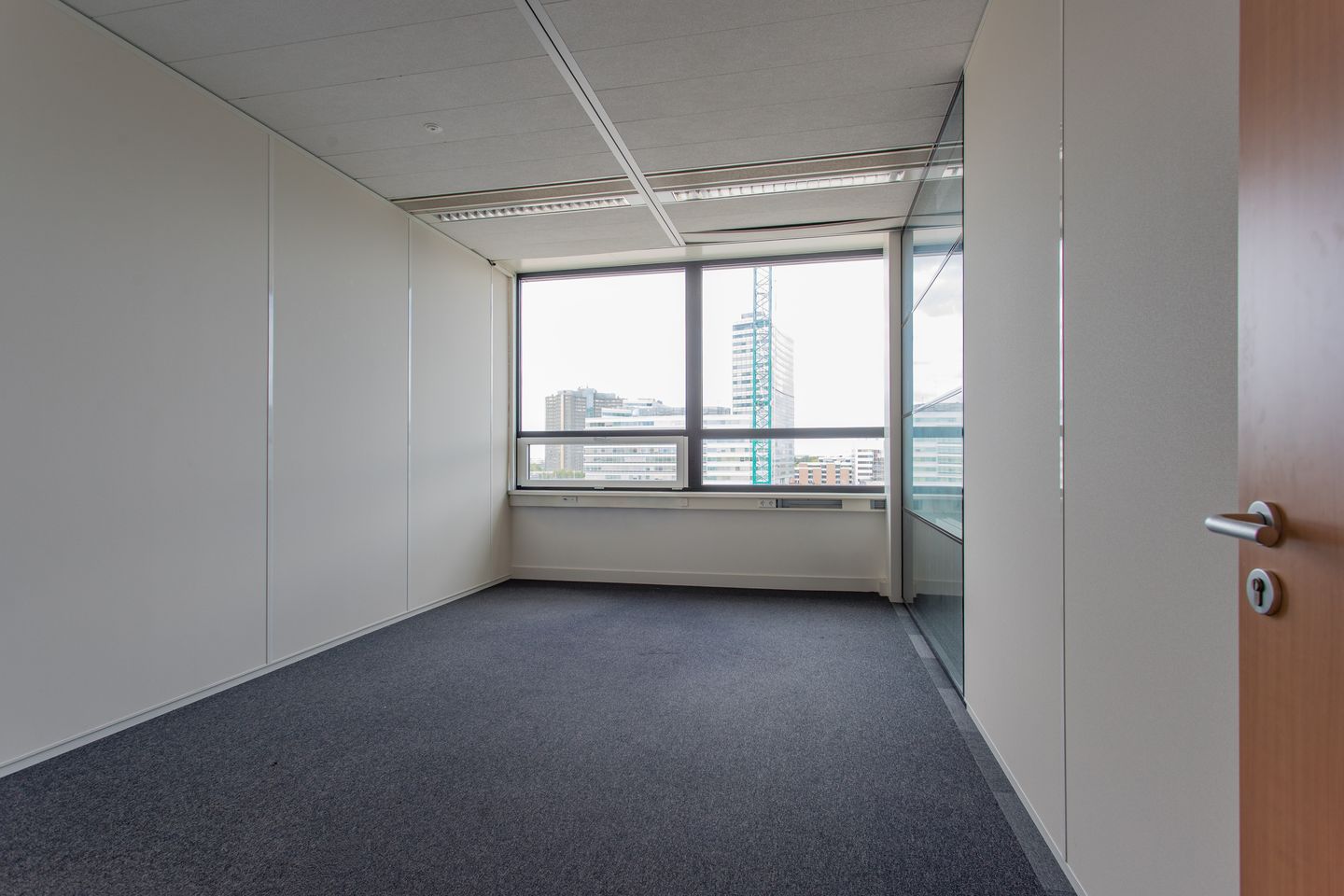 View photo 2 of Teleportboulevard 110