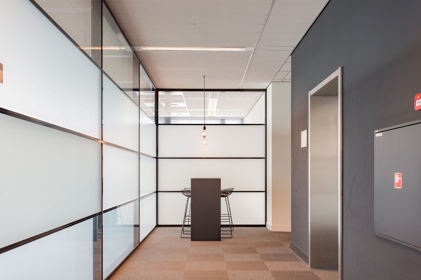 View photo 3 of Teleportboulevard 110