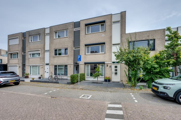 Foto 1 van Rhoonstraat 8