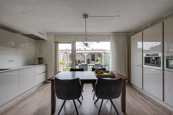 Foto 12 van Rhoonstraat 8