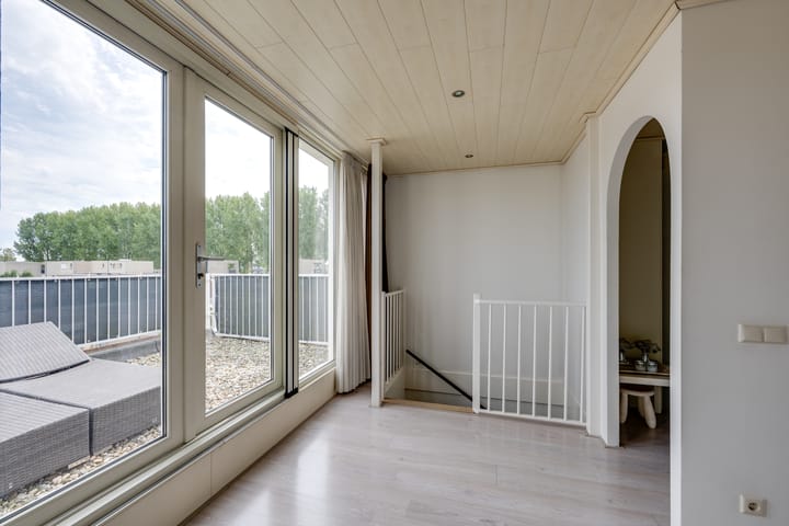 Foto 30 van Rhoonstraat 8