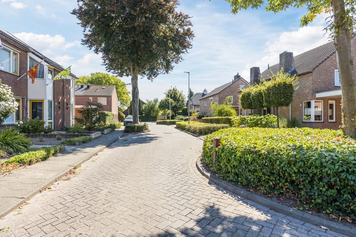 Photo 42 of Burgemeester Kievitslaan 56