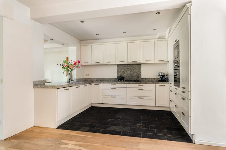 Photo 15 of Bizetstraat 4