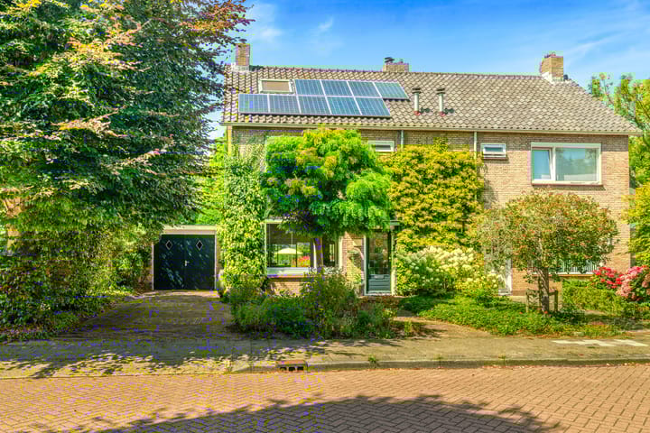 Photo 59 of Bizetstraat 4