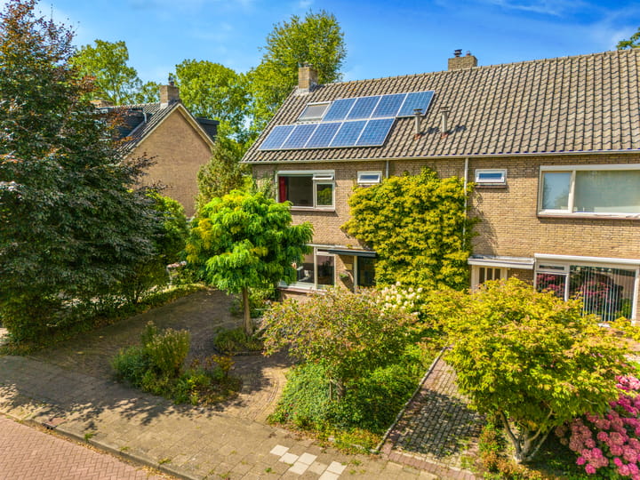 Photo 61 of Bizetstraat 4