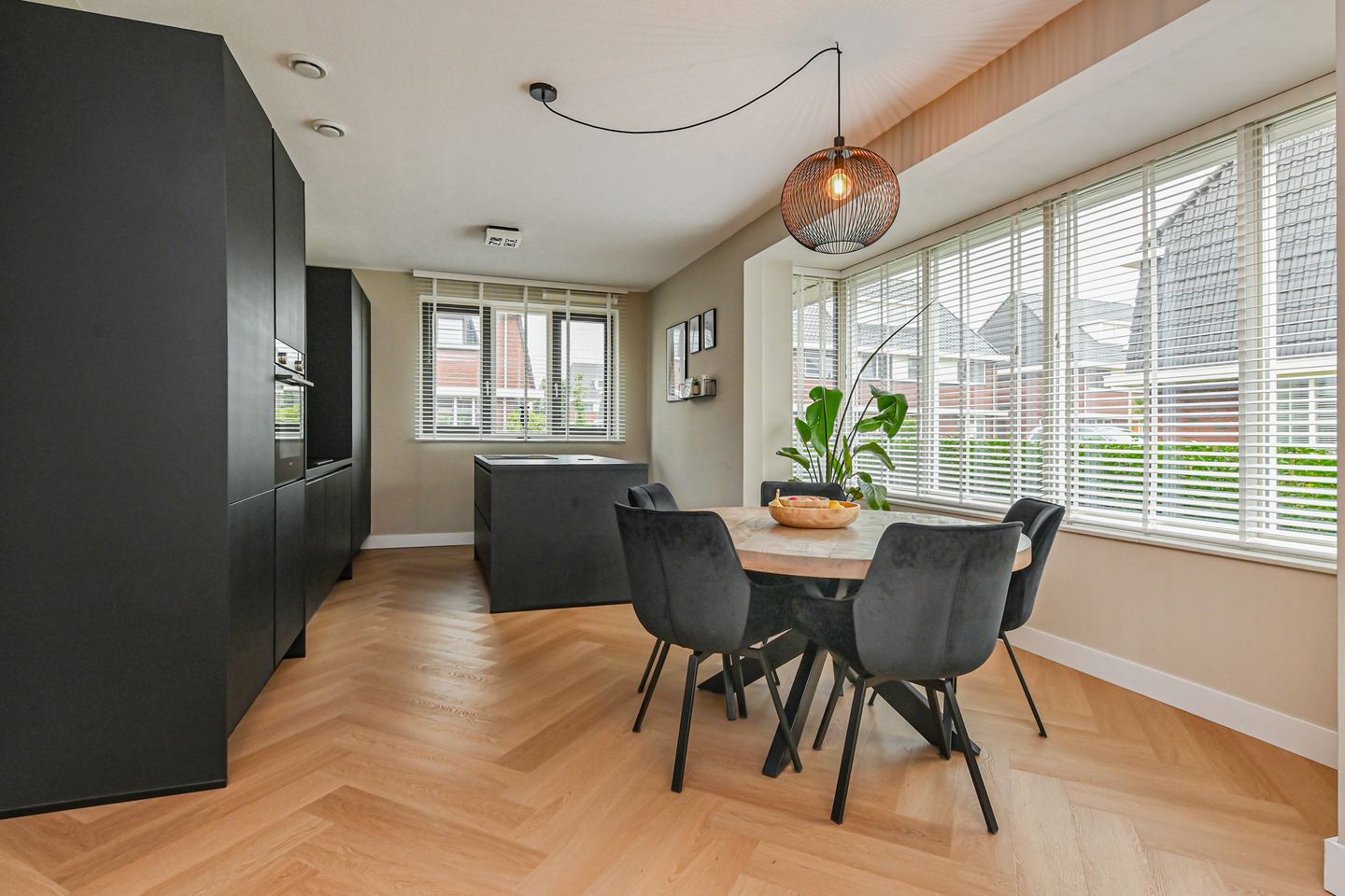 Foto 14 van Abdis Heilwichstraat 9