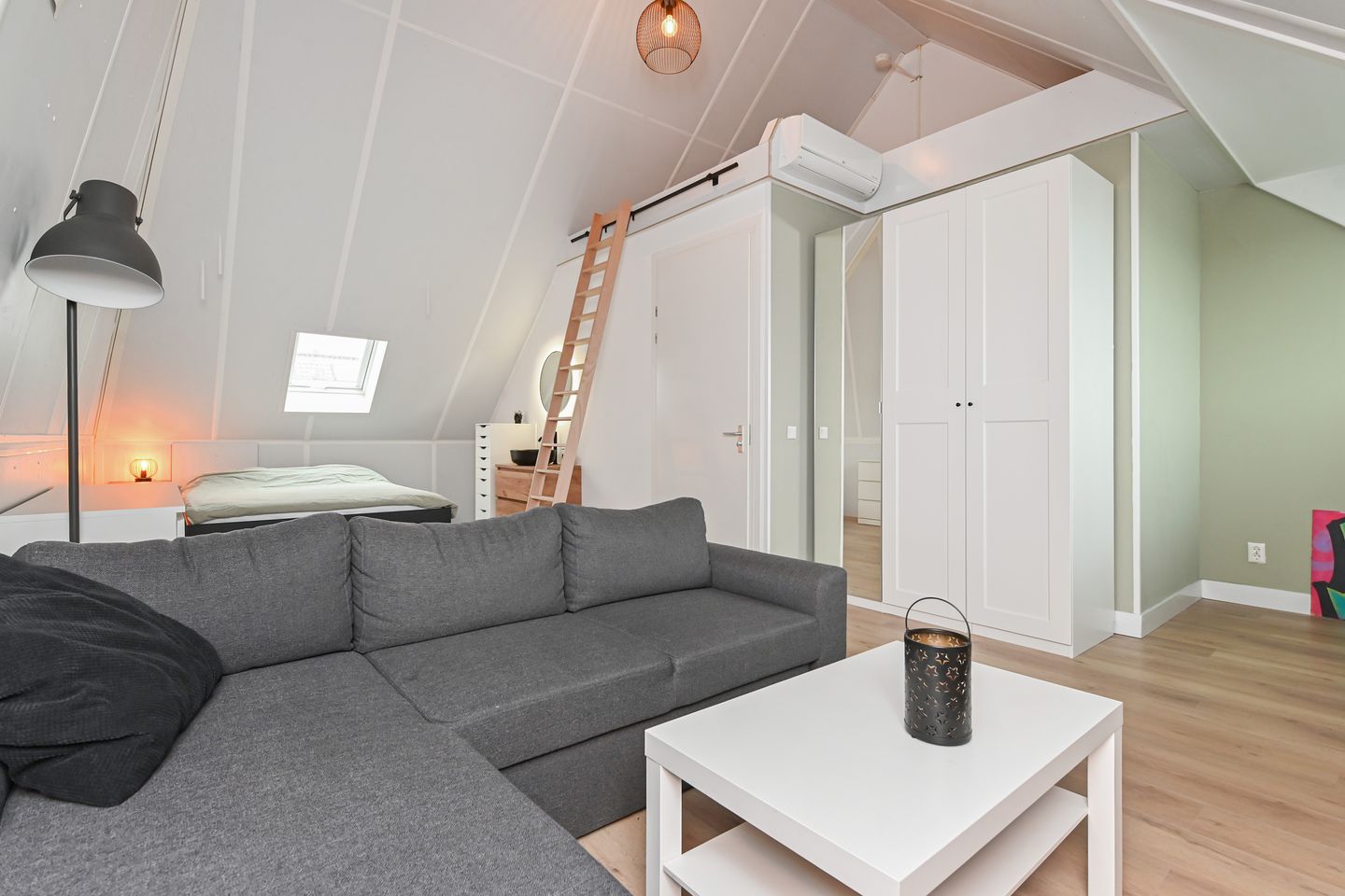 Foto 49 van Abdis Heilwichstraat 9