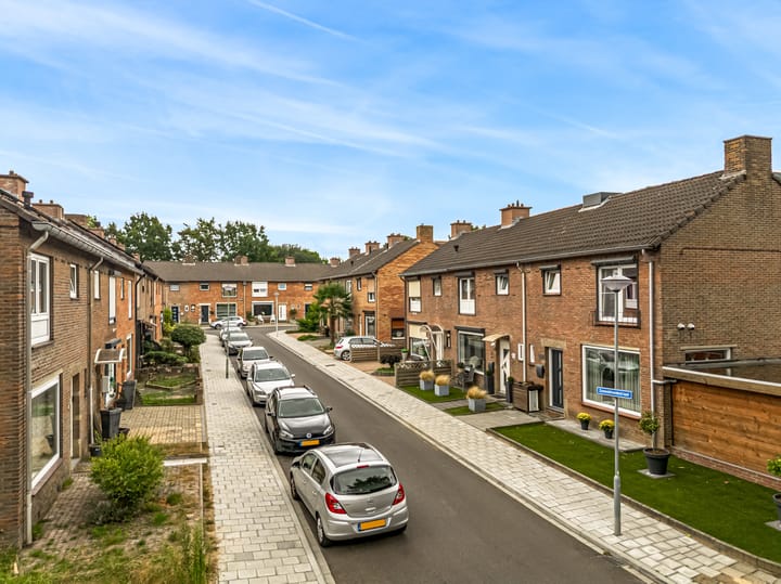 Foto 39 van Zonnebloemstraat 2