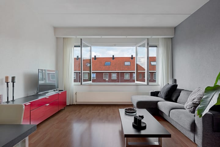 Photo 2 of Mooriaanstraat 10