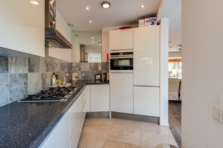 Foto 3 van Van Beuningenstraat 1