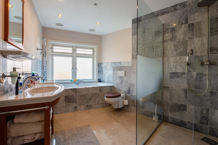 Foto 16 van Van Beuningenstraat 1