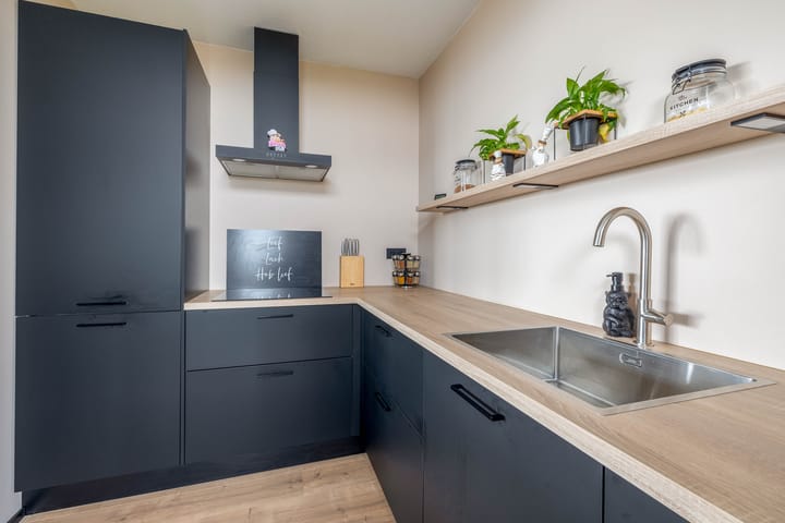 Photo 3 of Mari Andriessenrade 45