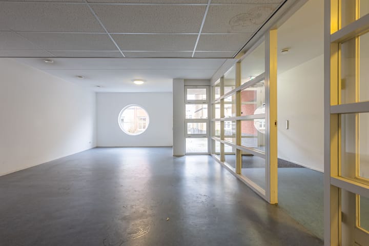 Photo 2 of Valder 48