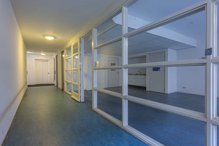 Photo 3 of Valder 48