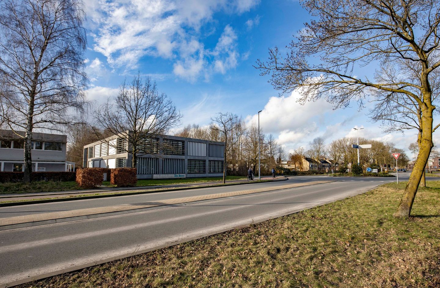 Bekijk foto 3 van Moergestelseweg 14