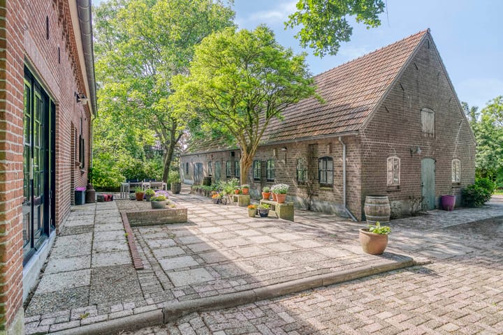 Photo 2 of Maasdijk 17