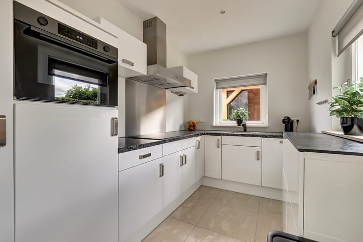 Photo 12 of Tullensstraat 31