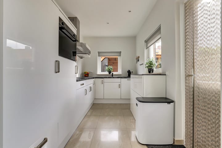 Photo 11 of Tullensstraat 31