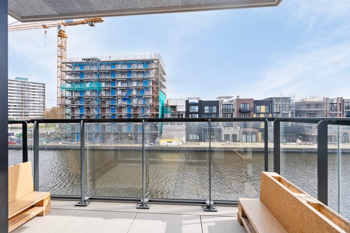 Foto 18 van Waldorpstraat 1586