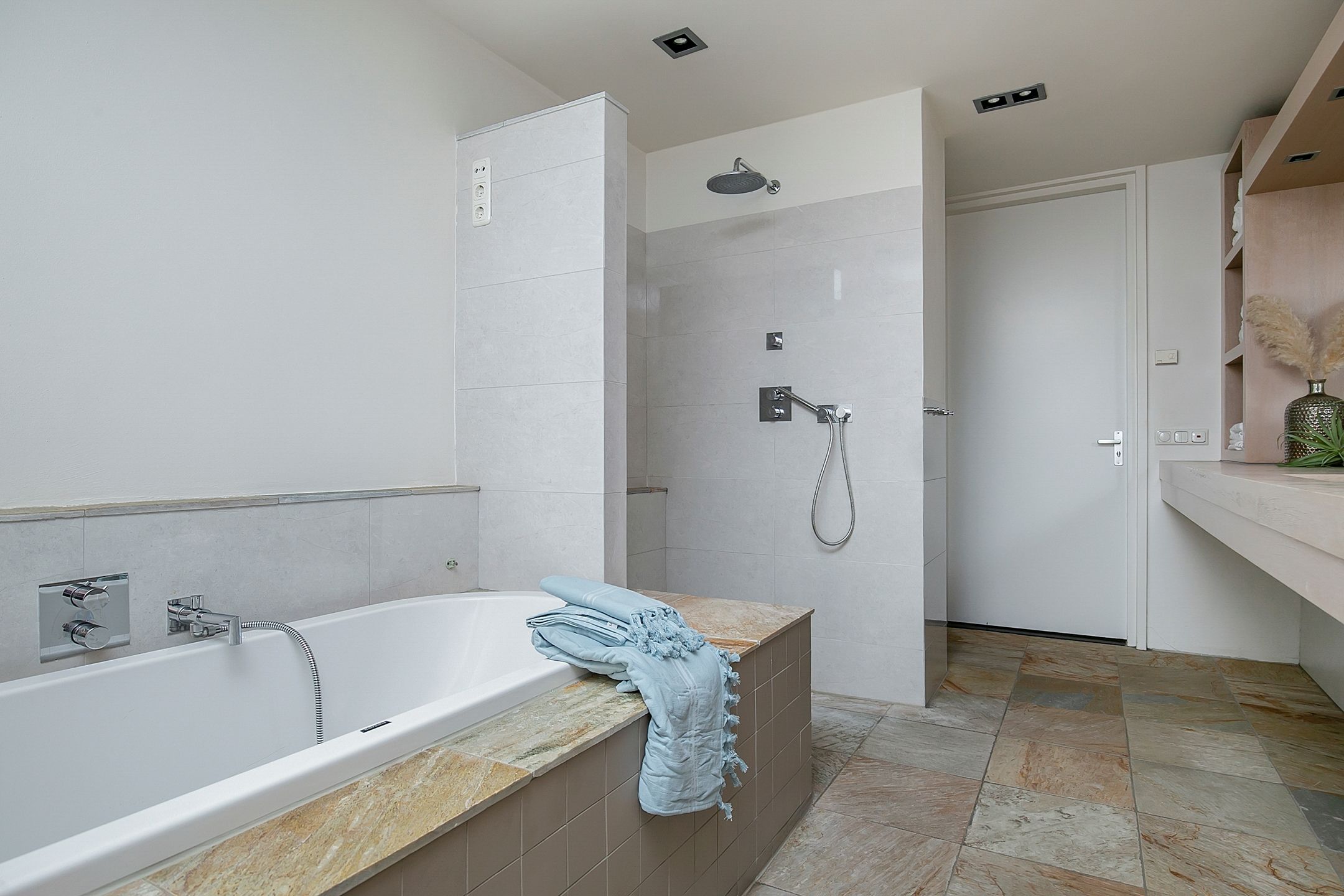 Photo 39 of Meester Michelsstraat 14