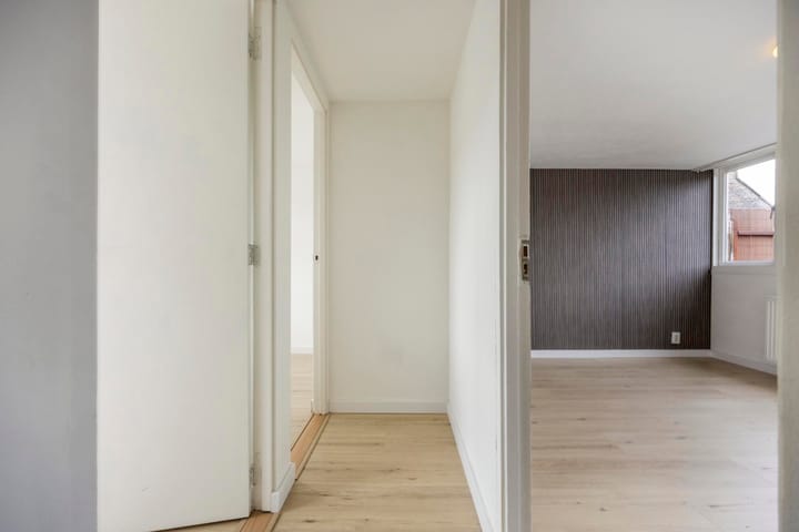 Photo 14 of Maasstraat 13