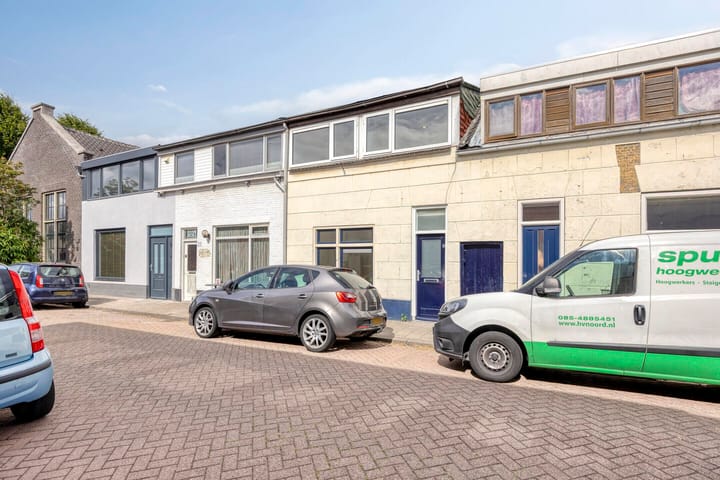 Photo 21 of Maasstraat 13