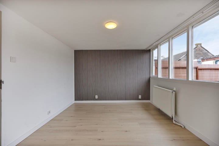 Photo 18 of Maasstraat 13